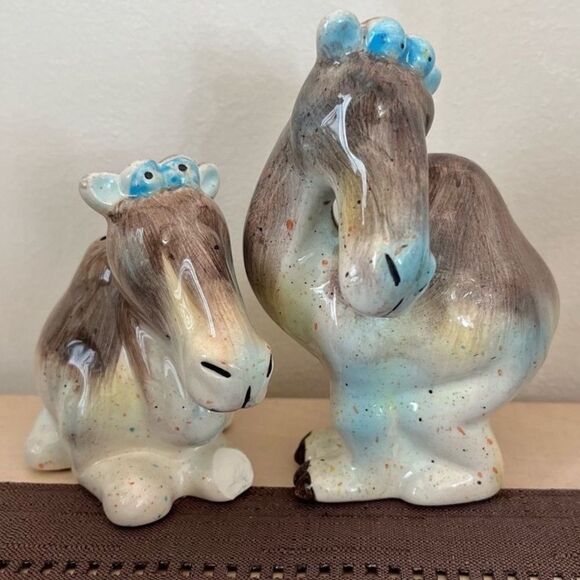 New without tags camel salt & pepper shaker set - Picture 1 of 4